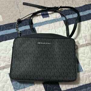 Michael Kors Crossbody signature black leather